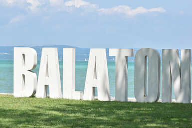 Balaton-ingatlanárak